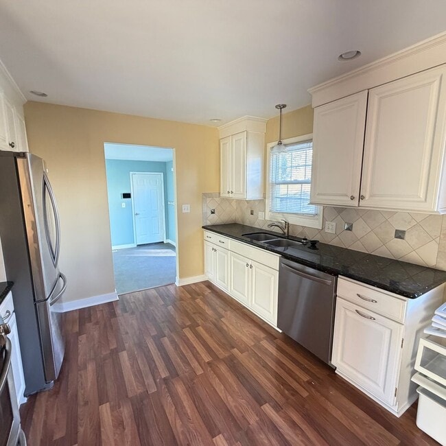 Building Photo - Four Bedroom Home in Forest Hills Schools!