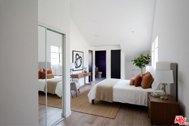 Foto del edificio - 1238 W 30th St