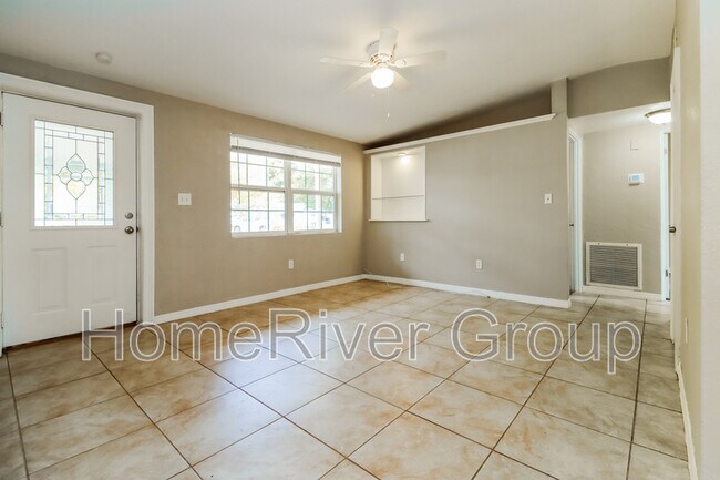 Foto del edificio - 9665 Crestview St