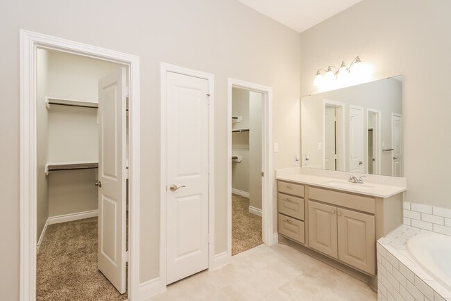 Building Photo - 8100 Tyrell Hgts Rd