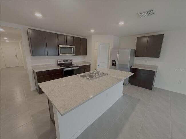 Building Photo - 481 W Rexford Dr