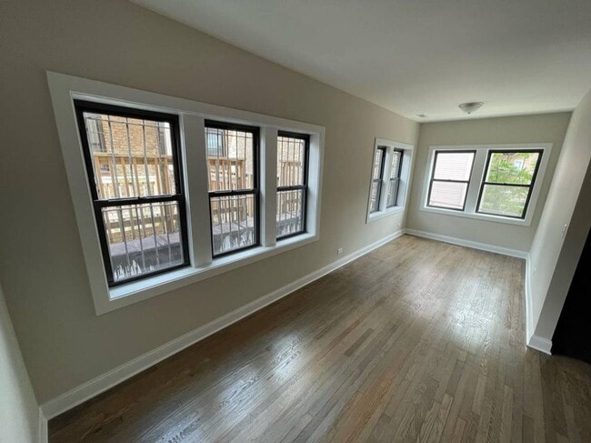 Building Photo - 3400 W Fullerton Ave