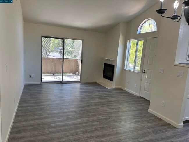 Building Photo - 161 Tuscany Ct