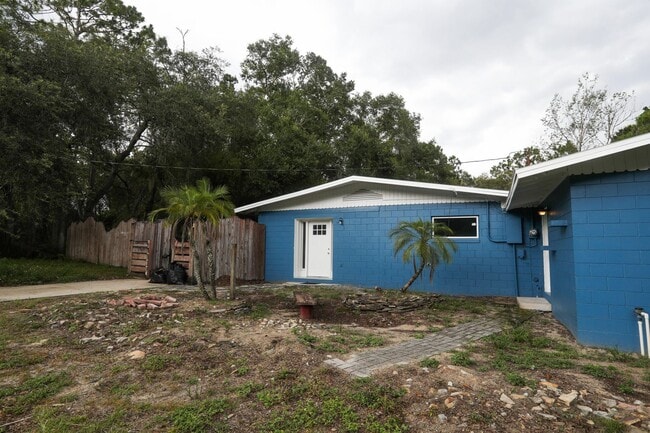 Building Photo - 172 W Kelly Park Rd