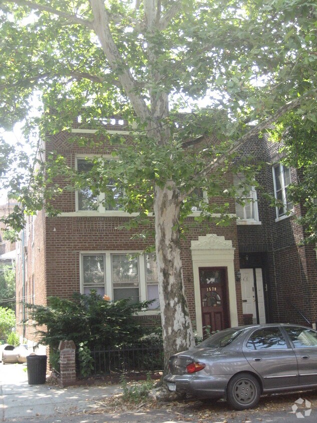 Building Photo - 1570 41st St