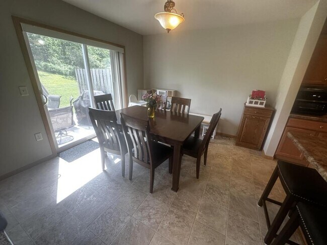 Building Photo - 2521 Parkfield Dr