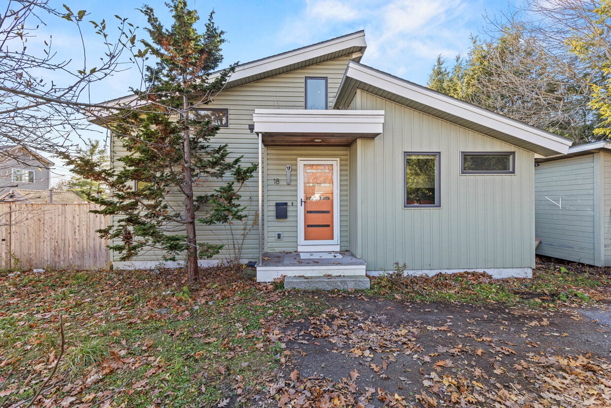 Primary Photo - 18 Rosedale St