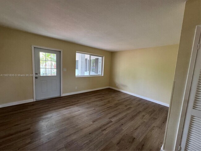 Building Photo - 707 S 19th Ave