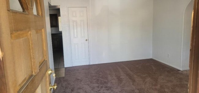 Building Photo - 4 bedroom in Glendale AZ 85301