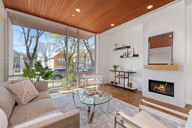Foto del edificio - 1831 N Marshfield Ave