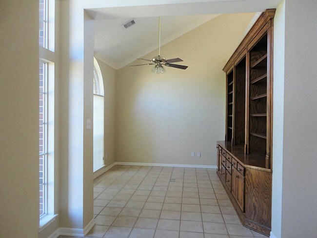 Foto del edificio - 6626 Knoll Park Dr