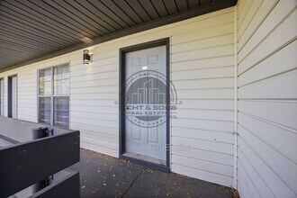 Building Photo - 457 White Dr