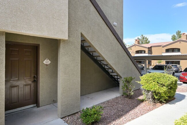Foto del edificio - Guard Gated!!! Community Pool, Spa!!! Fitn...