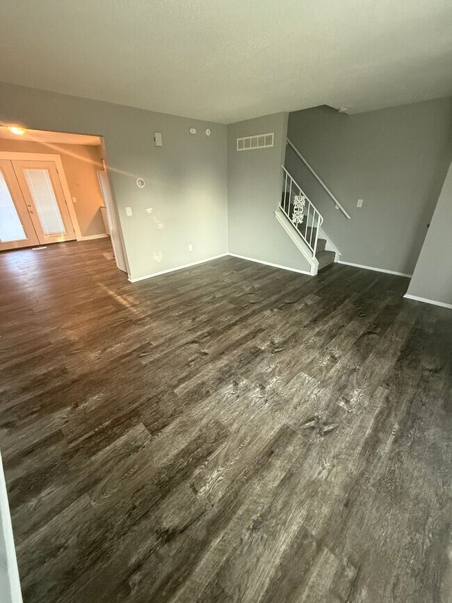 Foto del edificio - 5437/5439 N Linwood Ave