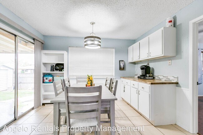 Foto del edificio - 5 br, 2 bath House - 3814 Butterfield Rd