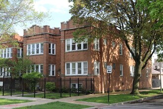 Building Photo - 4457 W Wrightwood Ave