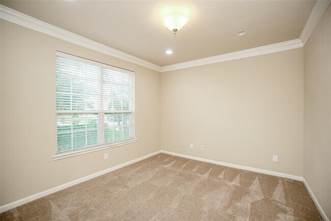 Building Photo - 6806 Mendenhall Way