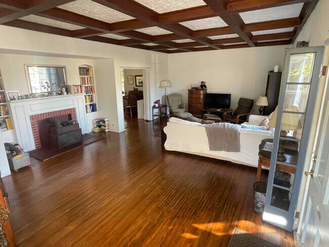 Foto del edificio - 333 E Anapamu St