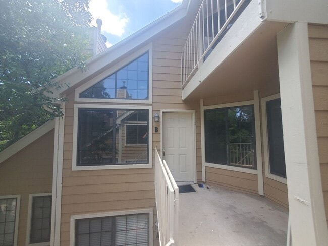 Building Photo - 2B / 2B Condo with Loft and Garage Availab...