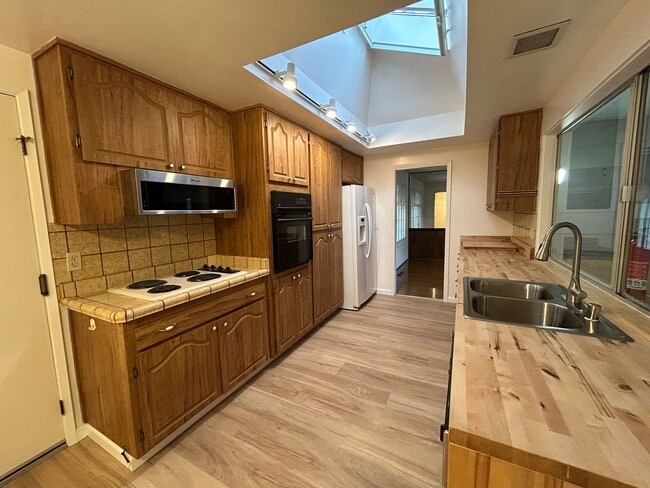 Building Photo - 2bd/2ba home in Oakmont's 55+ adult Community