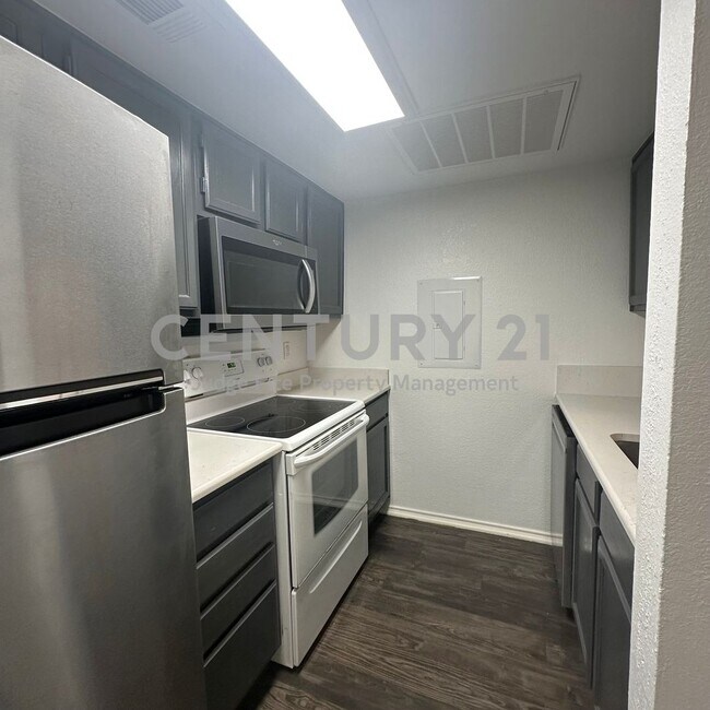 Foto del edificio - Beautiful 2-Story 2/2 Condo Located in Cop...
