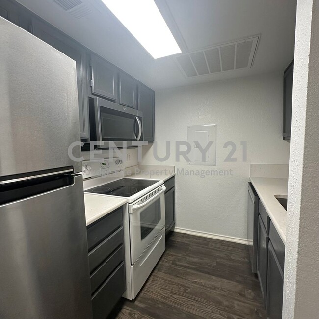 Building Photo - Beautiful 2-Story 2/2 Condo Located in Cop...