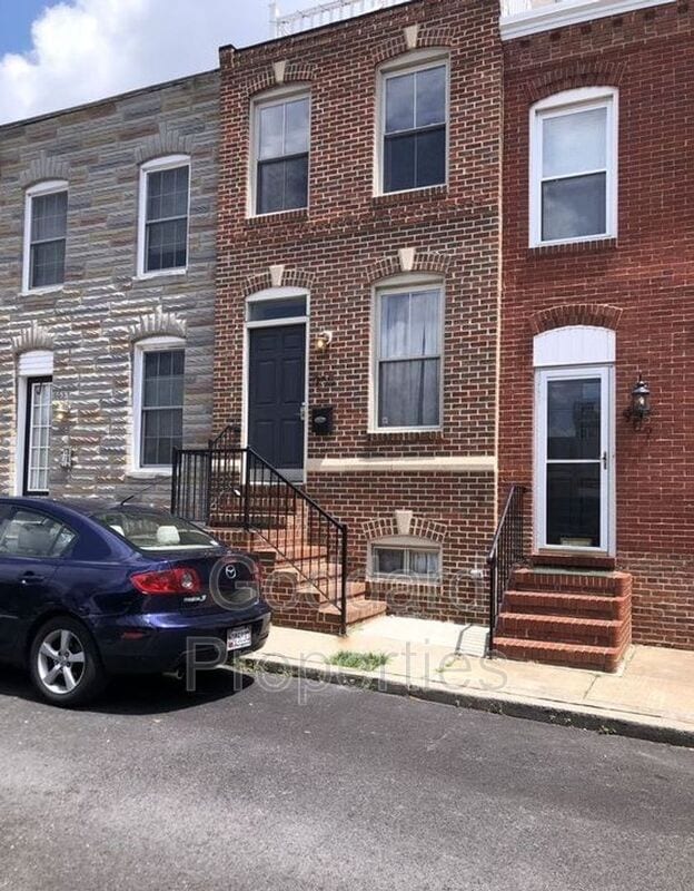 Building Photo - 905 S Streeper St