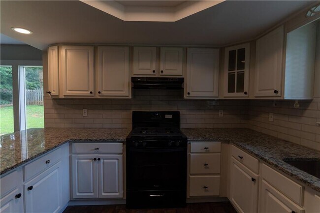 Building Photo - 2175 Surrey Ct