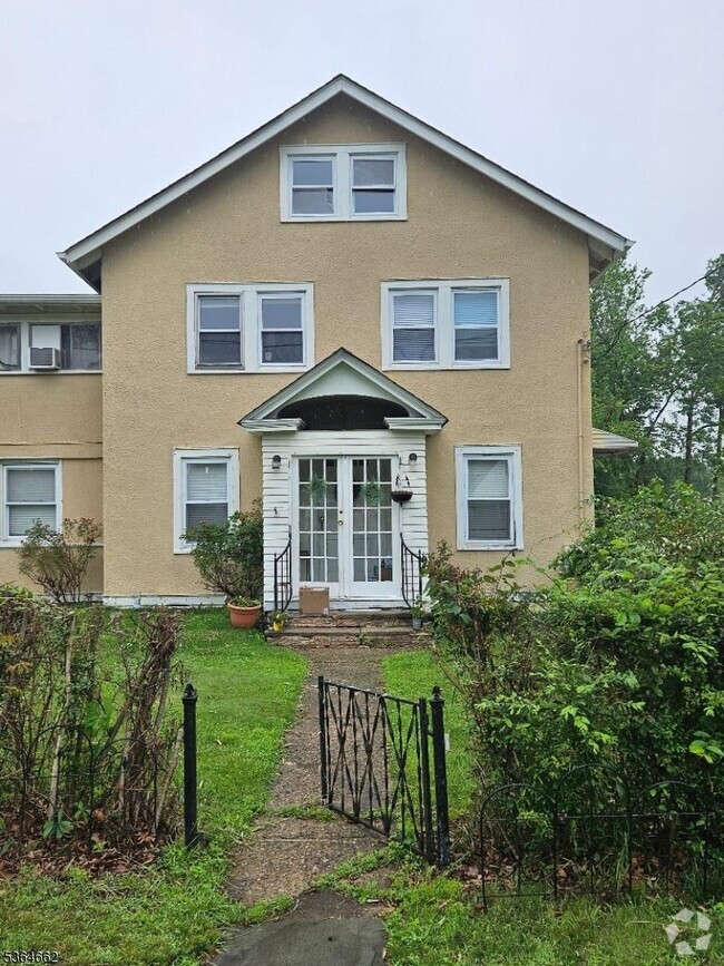 Building Photo - 378 South St