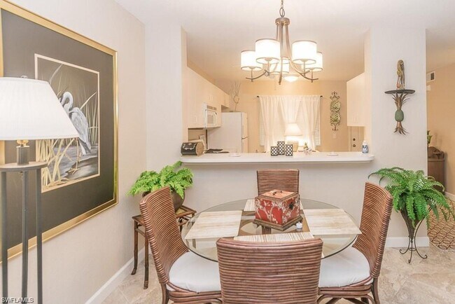 Foto del edificio - ***SEASONAL FURNISHED***Escape the cold and stay at Crown Pointe*** 2/2 Fully Furnished Condo***