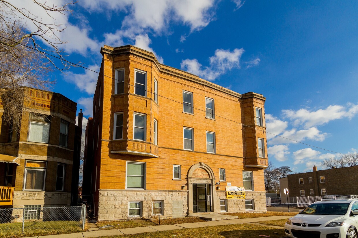 Building Photo - 6957-6959 S Union Ave