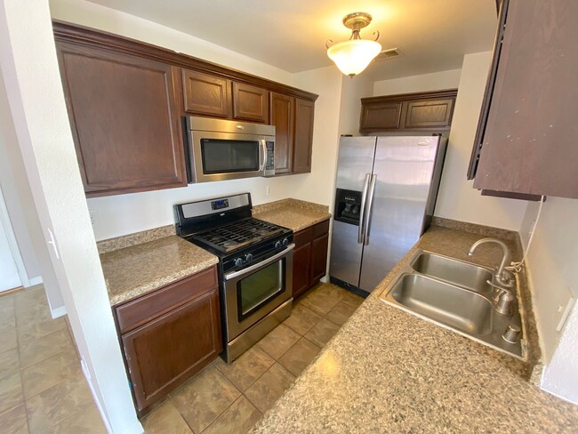 Building Photo - East El Paso 3 bed 2 bath