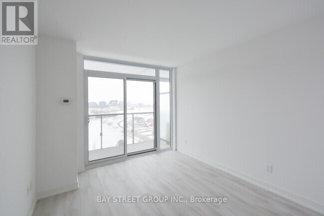 Building Photo - 120 Varna Dr