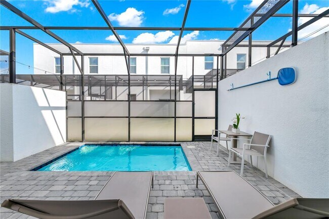 Building Photo - 513 Famagusta Dr