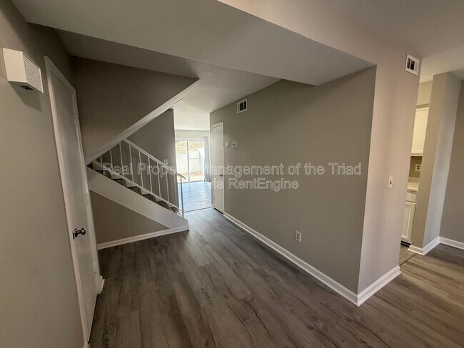 Building Photo - 2425 Tantelon Pl