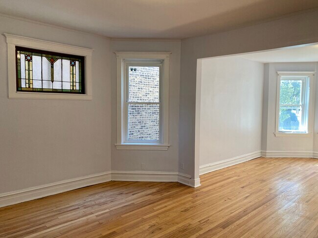 Comedor - 2058 W Hutchinson St