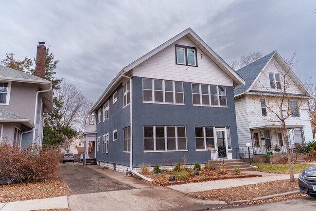 Foto del edificio - 824 5th St NE