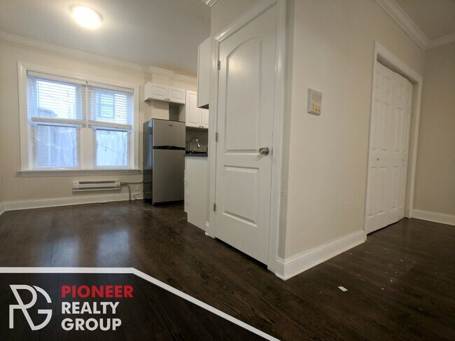 Foto del edificio - 3814 N Greenview Ave