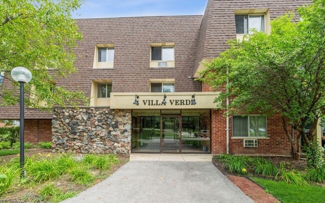 Building Photo - 4 Villa Verde Dr