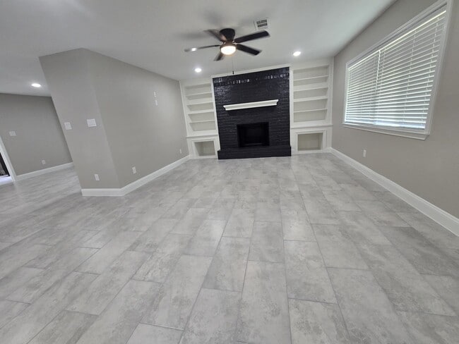 Building Photo - 422 West St