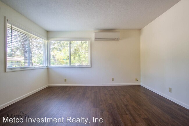 Building Photo - 977-977 E 37th Ave