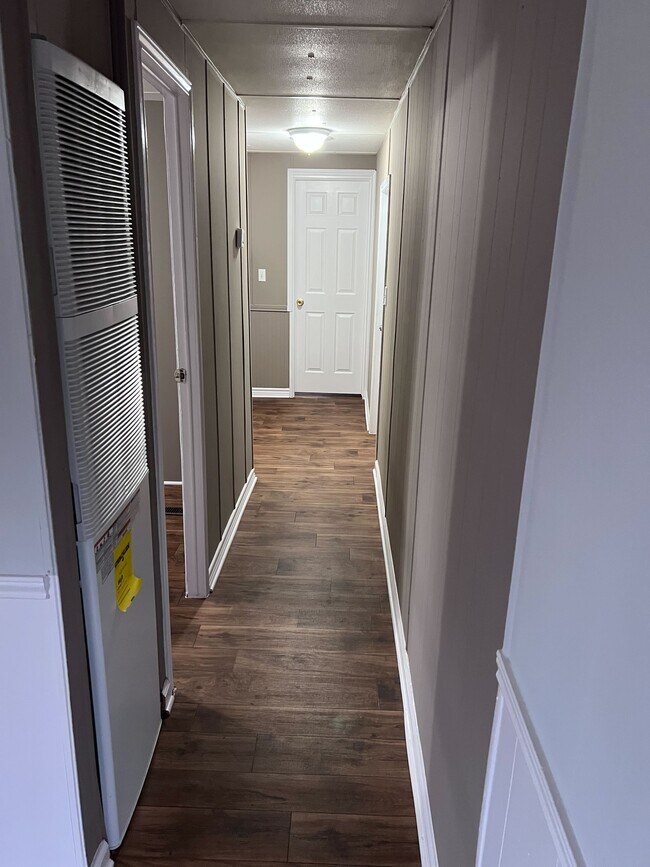 Building Photo - 750 Silent Valley Rd