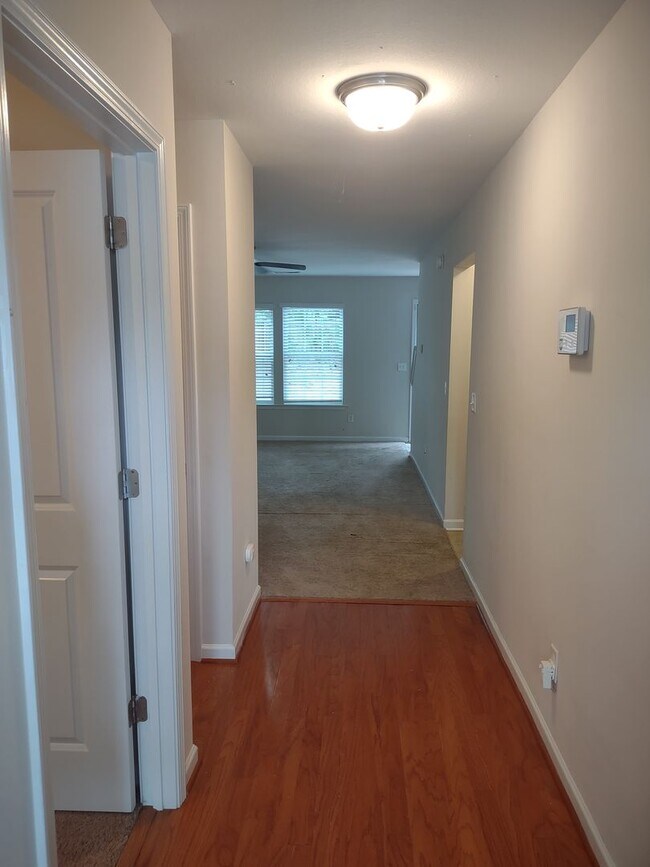 Building Photo - Super Four bedroom home in Northeast Columbia!