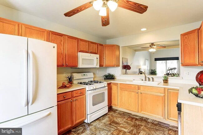 Foto del edificio - 1083 Wooded Pond Dr