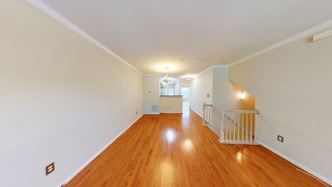 Building Photo - Spacious & Sunny 2Bed/2Bath End Unit in The Village at Town Center