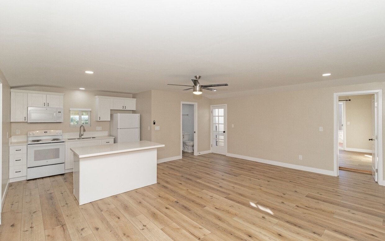 Primary Photo - Recently Remodeled Home in Vista!