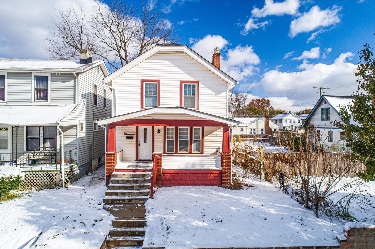 Primary Photo - 1232 Oakwood Ave