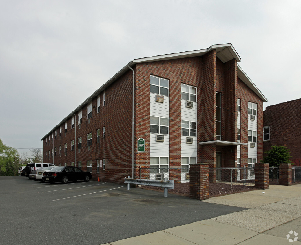 Primary Photo - Washington Heights Apartments