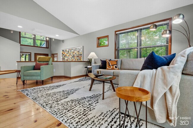 Building Photo - 20410 Valley Dr