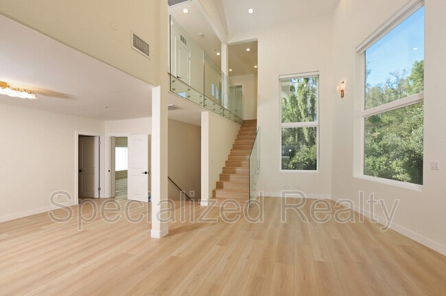 Photo - 1827 Hill Dr House